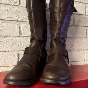 😁UGG Brown Heeled Buckle Leather Boots Size 9